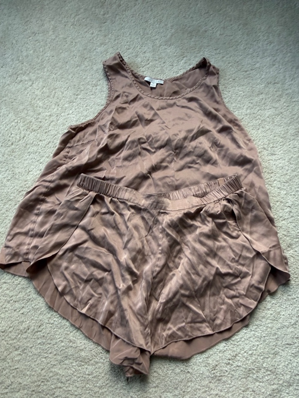 Lunya Silk Tulip Back Pajama set in Otium Tan Sz Medium